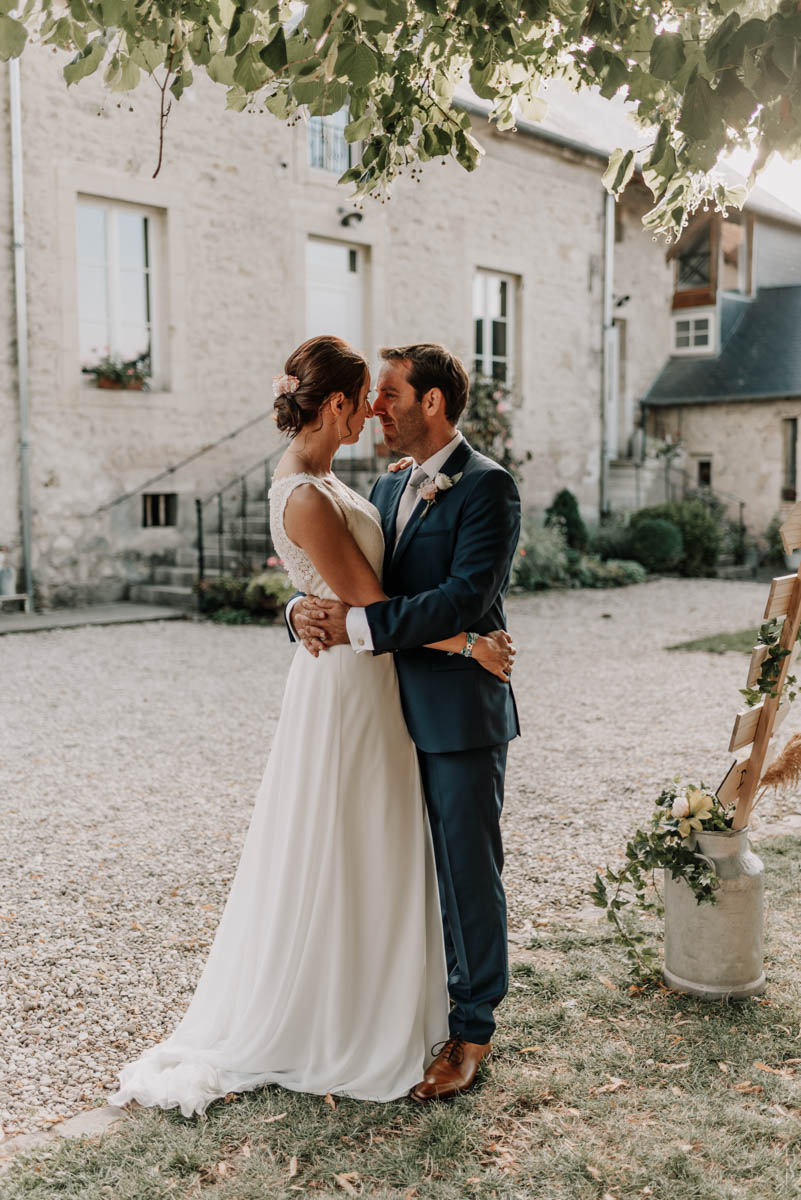 photographie-mariage-clos-de-la-robe photo de couple pendant un mariage dans la marne