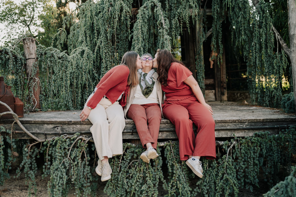 séance photo avec une mère et ses deux filles