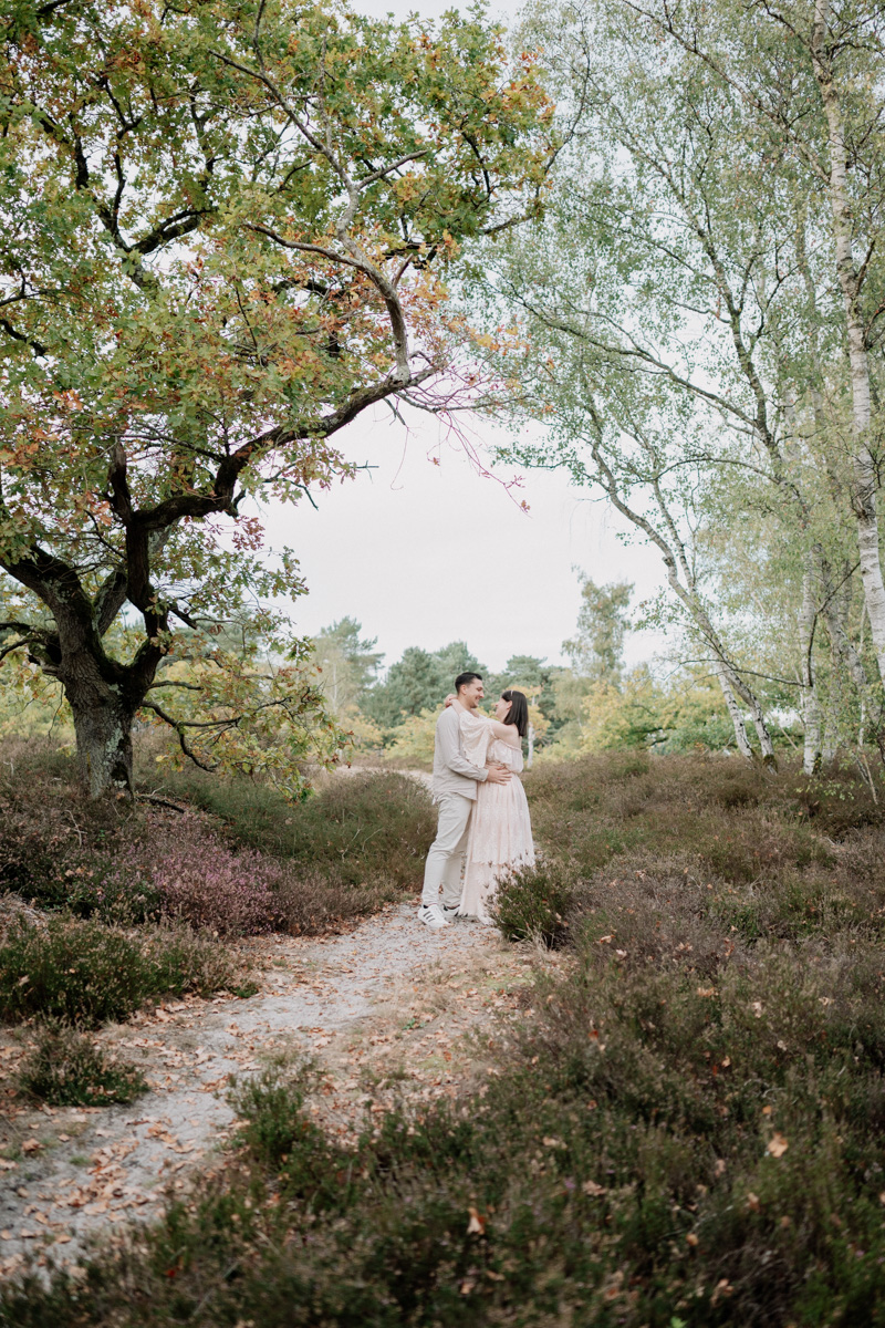 shooting grossesse au coeur des bruyères
