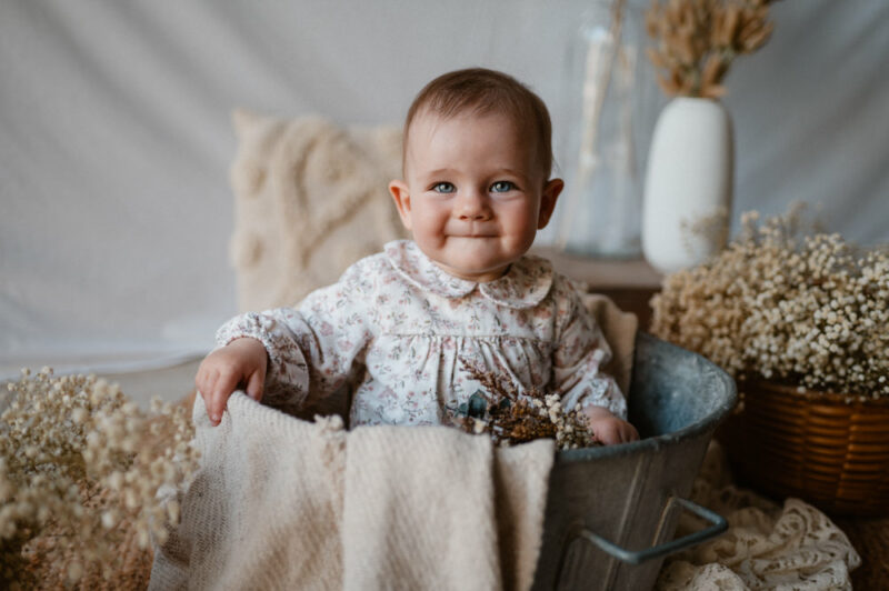 photo d'un bébé lors d'une séance photo au studio