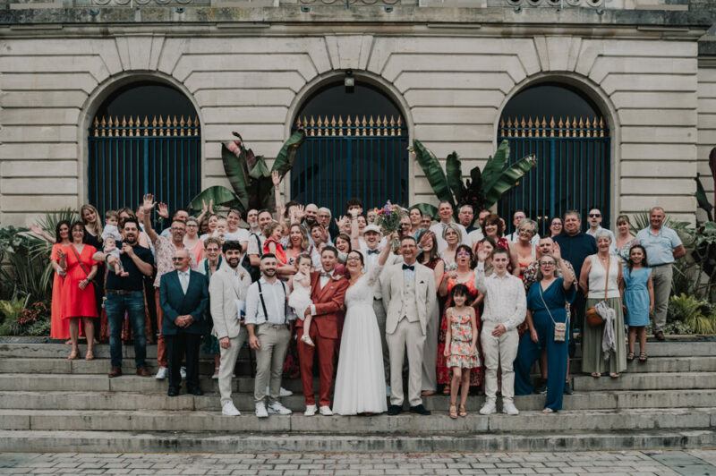 photo de groupe lors d'un reportage mariage dans la marne Chalons en Champagne