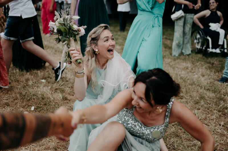 photo des témoins lors d'un reportage mariage dans la marne