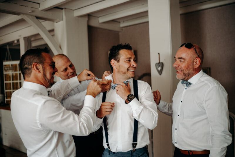 photo des préparatifs du marié lors d'un reportage mariage dans la marne