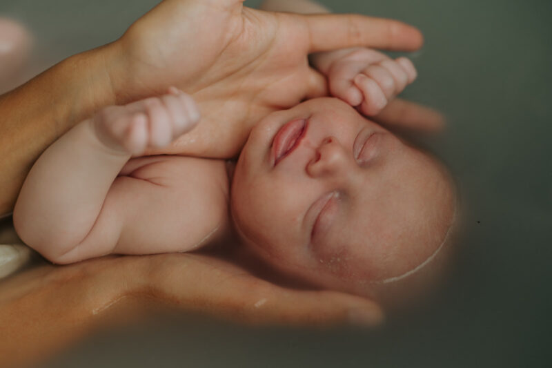 Séance photo bain bébé à Charly sur marne, près de La Ferte sous jouarre