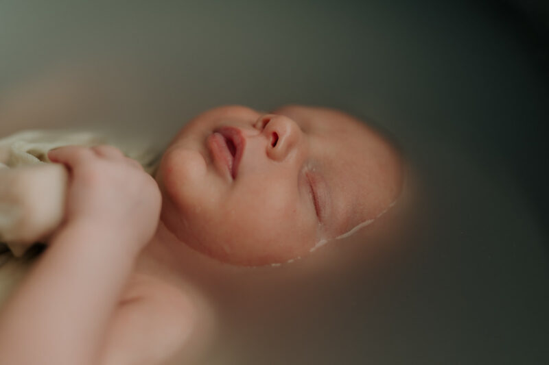 Séance photo bain bébé à Charly sur marne, près de La Ferte sous jouarre